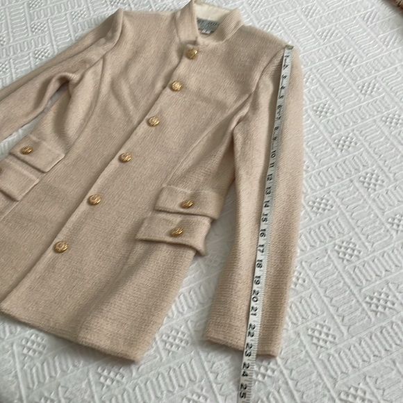 ST. JOHN Elegant Cream and Gold Blazer size 2 long jacket - Picture 6 of 17